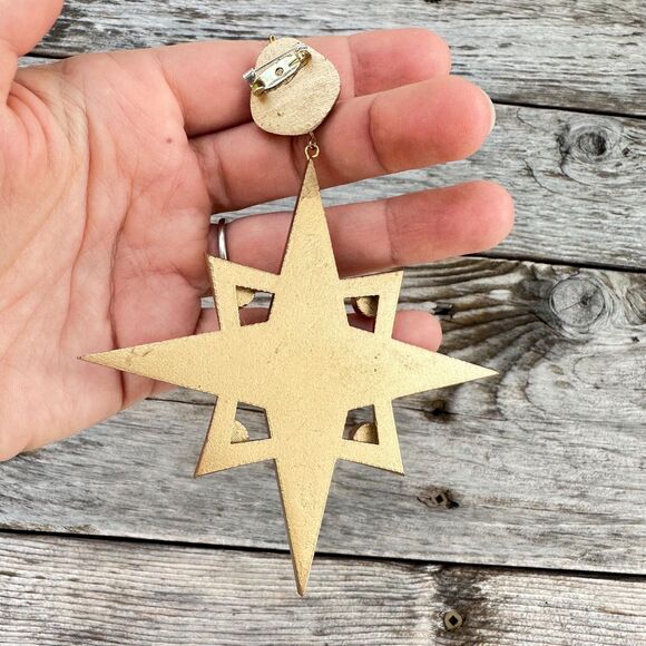 Vintage Gold Tone Star Brooch Large Star Pin with Red - Picture 4 of 4
